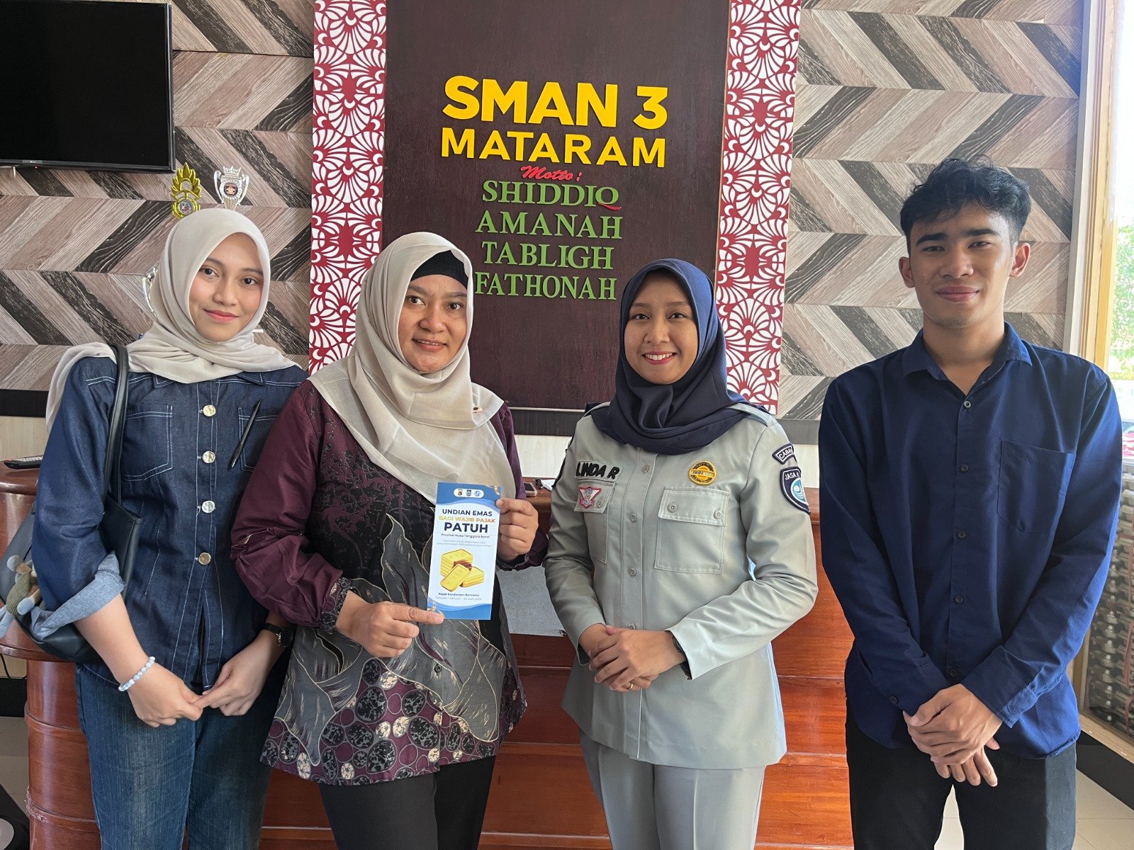 Dorong Kepatuhan Pajak, Jasa Raharja NTB Sosialisasikan Program Apresiasi Emas Wajib Pajak di SMA 3 Mataram