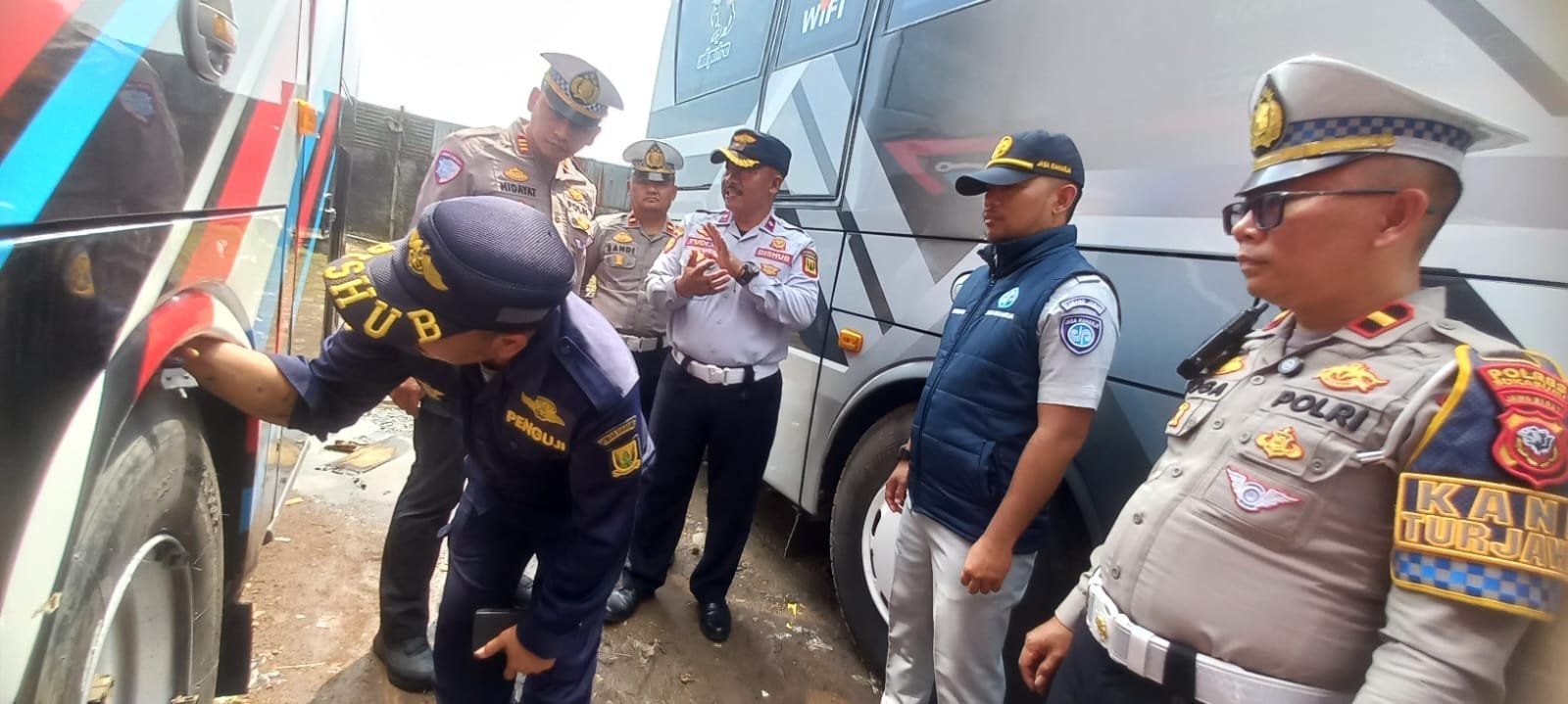 Peningkatan Keselamatan Transportasi Jalan, FLLAJ Kabupaten Sukabumi Laksanakan Inspeksi Armada Bus dan Pemeriksaan Kesehatan Awak Kendaraan