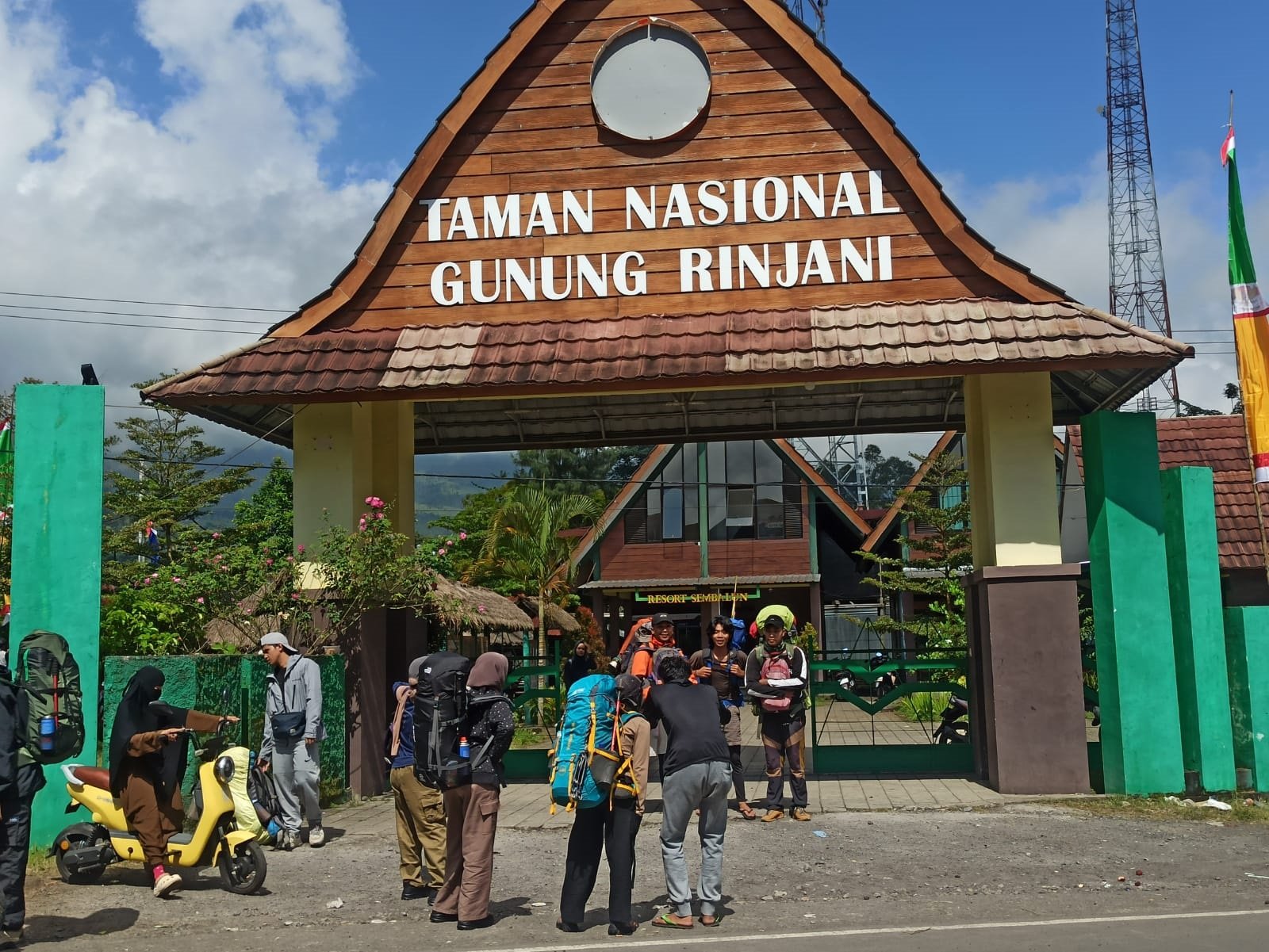 Gunung Rinjani Dibuka, Wisatawan Lokal dan Mancanegara Mulai Pendakian
