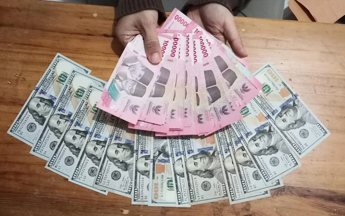 Nilai Tukar Rupiah Cetak Penguatan 0,32 Persen Jadi Rp16.986 per Dolar AS