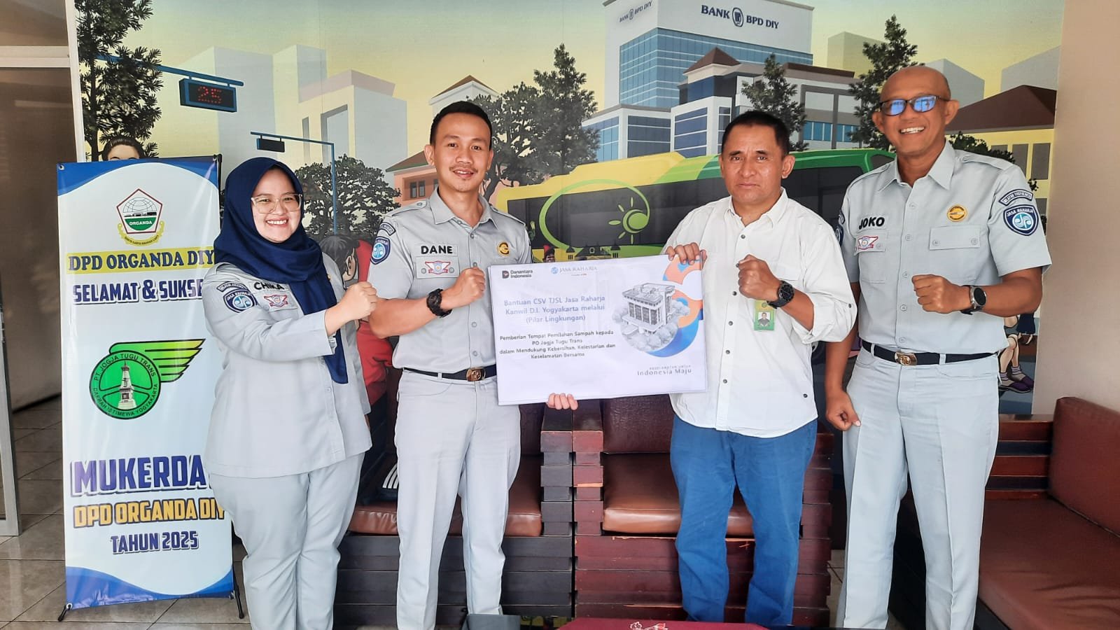 Dukung Lingkungan Bersih, Jasa Raharja DIY Salurkan Bantuan TJSL ke Jogja Tugu Trans