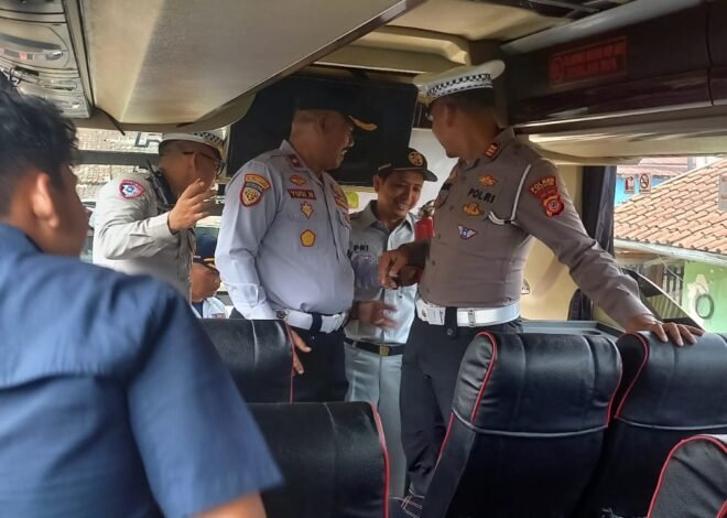 Peningkatan Keselamatan Transportasi Jalan, FLLAJ Kabupaten Sukabumi Laksanakan Inspeksi Armada Bus dan Pemeriksaan Kesehatan Awak Kendaraan
