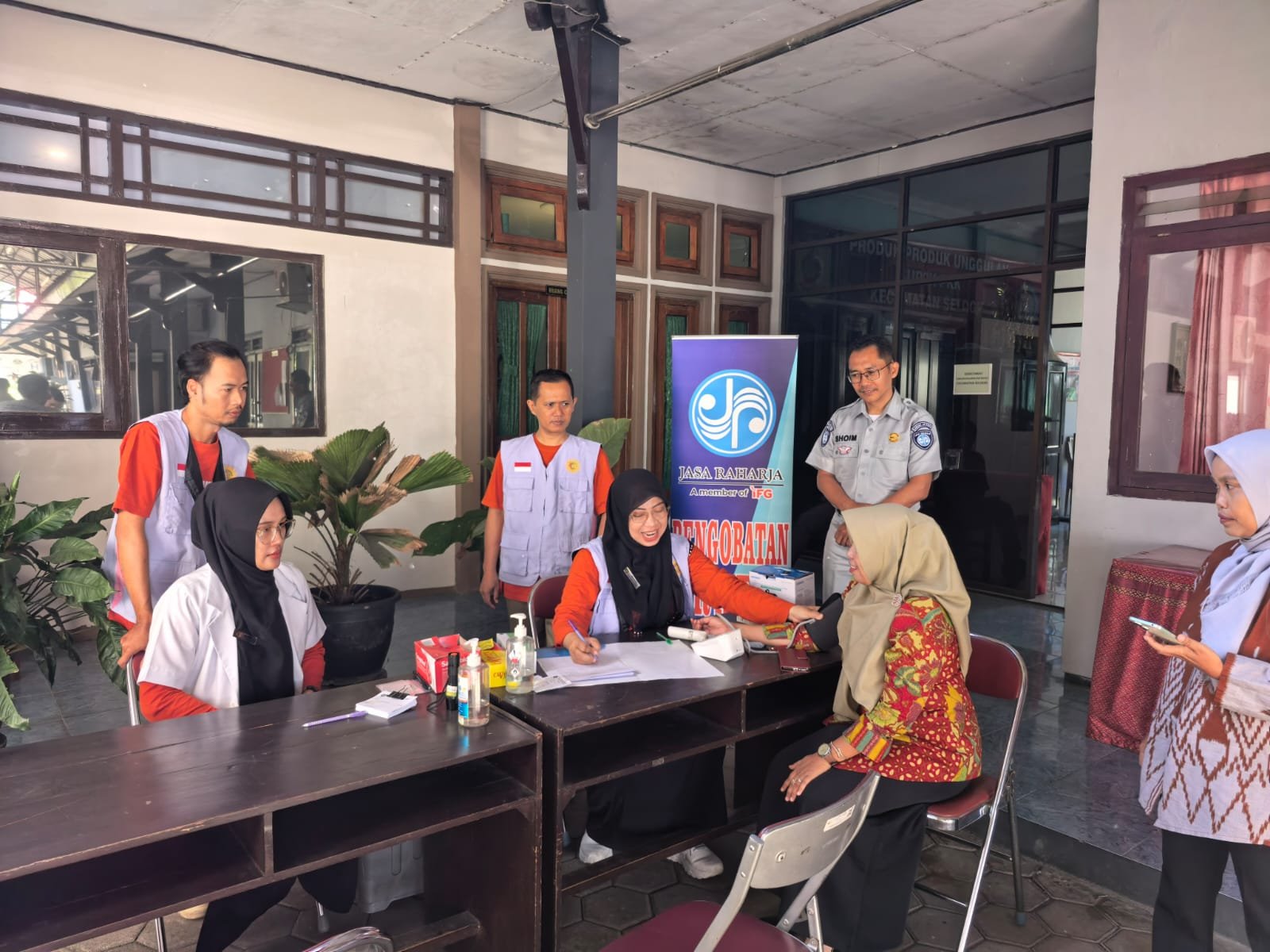 Tingkatkan Kesehatan dan Keselamatan Warga, Jasa Raharja Sukoharjo Gelar Pengobatan Gratis dan Sosialisasi PPGD di Selogiri Wonogiri
