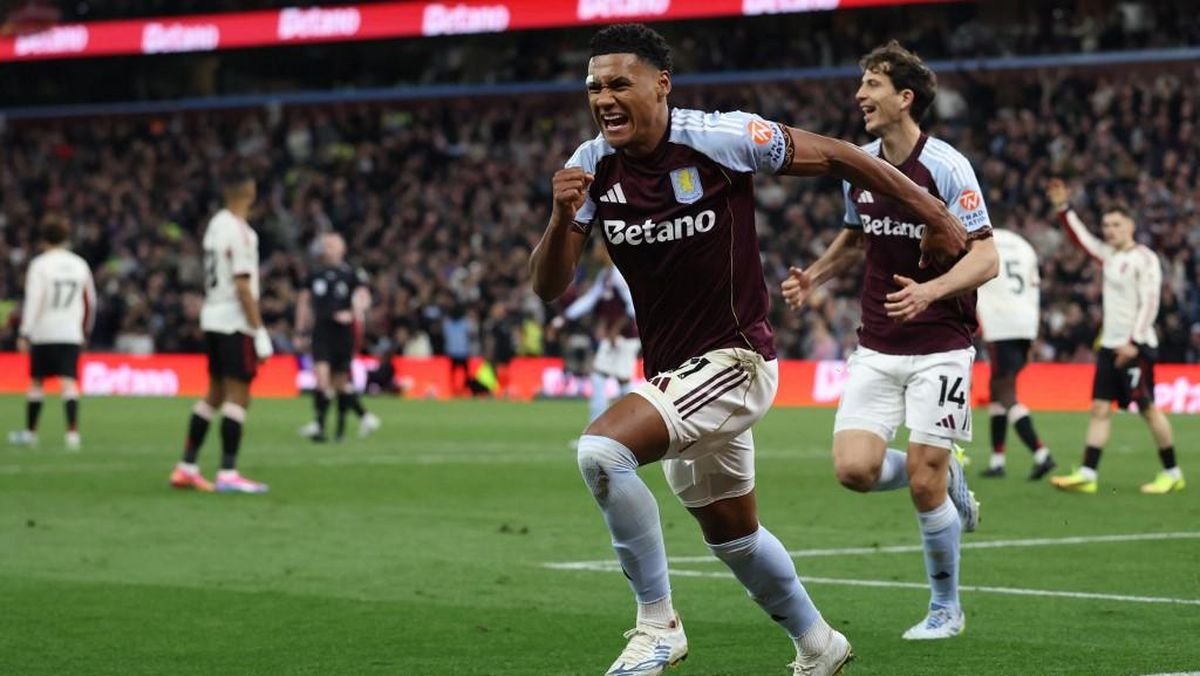 Ollie Watkins Bersinar, Aston Villa Bekuk Liverpool dan Amankan Posisi Empat Besar