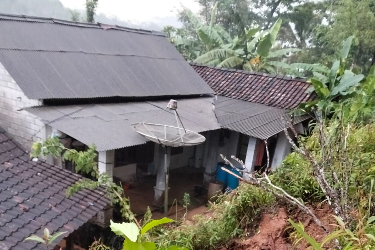 Empat Rumah Rusak Akibat Longsor di Pacitan, Tidak Ada Korban Jiwa