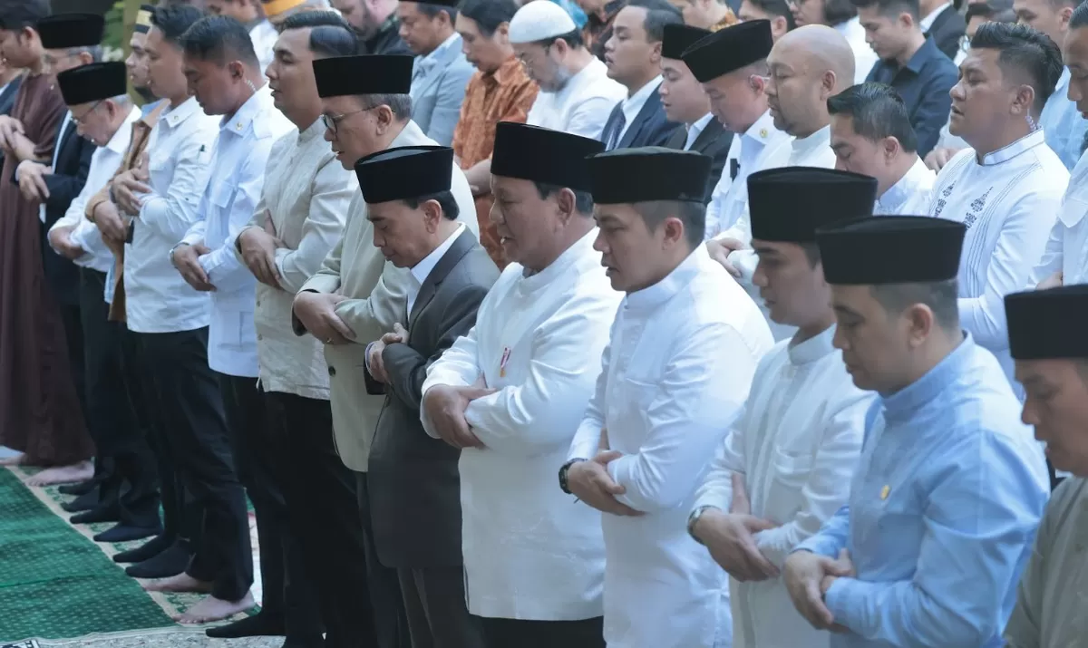 Momen Idul Adha di Paris, Prabowo Shalat dan Ramah Tamah Bersama WNI