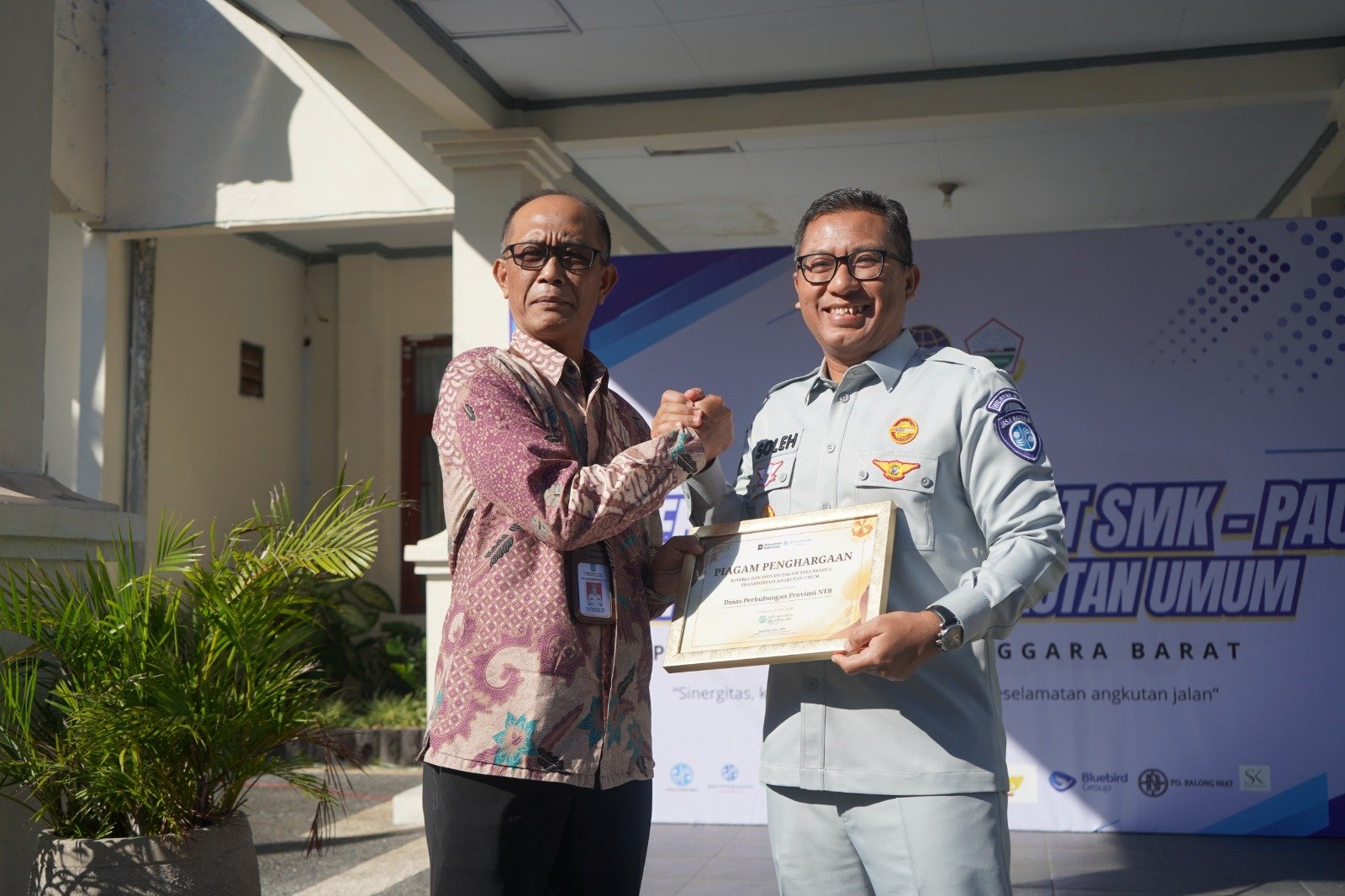 Penyerahan Sertifikat SMKPAU Jadi Langkah Nyata Jasa Raharja NTB Tingkatkan Keselamatan Transportasi