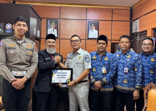 Tim Pembina Samsat Martapura Raih Penghargaan Inovasi Pembayaran Pajak di Kabupaten Banjar