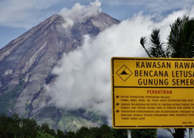 Status Siaga, Gunung Semeru Alami Tujuh Kali Erupsi dalam Sehari
