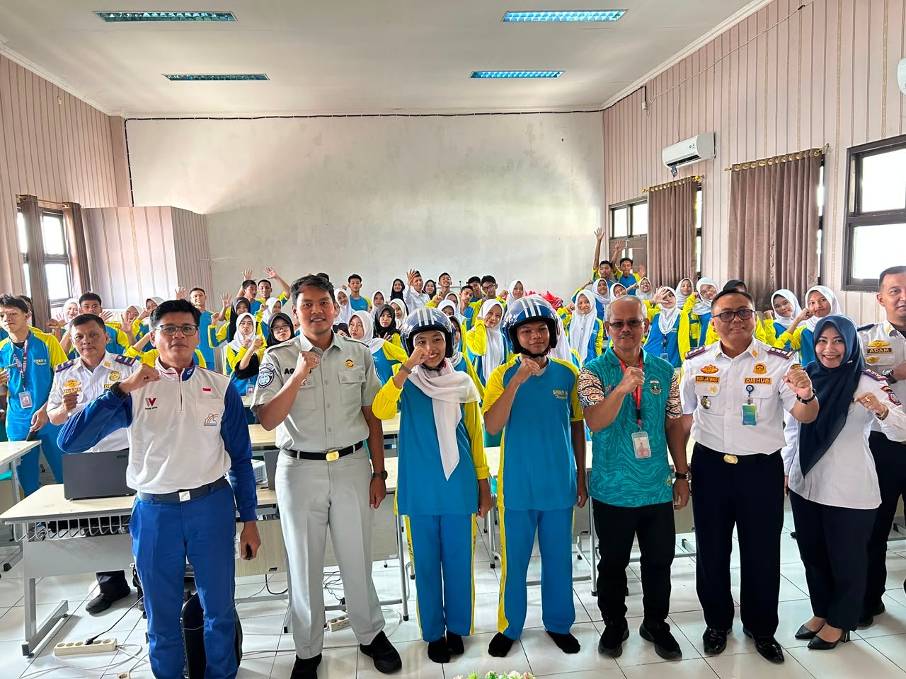 Jasa Raharja Tangerang dan Dinas Perhubungan Kota Tangerang Selatan Gelar Sosialisasi Keselamatan Berlalu Lintas di SMK Negeri 5 Kota Tangerang Selatan