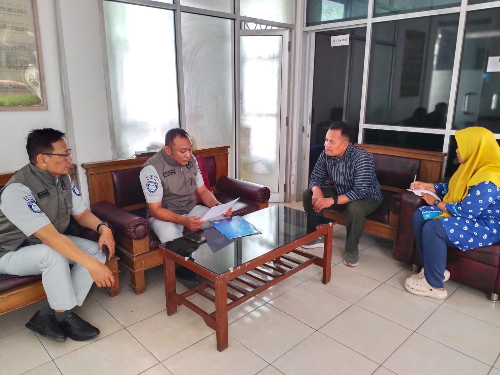 Tingkatkan Kepatuhan PKB, Tim SIGAP Lakukan Verifikasi Kendaraan di Dinas Kesehatan Bantul