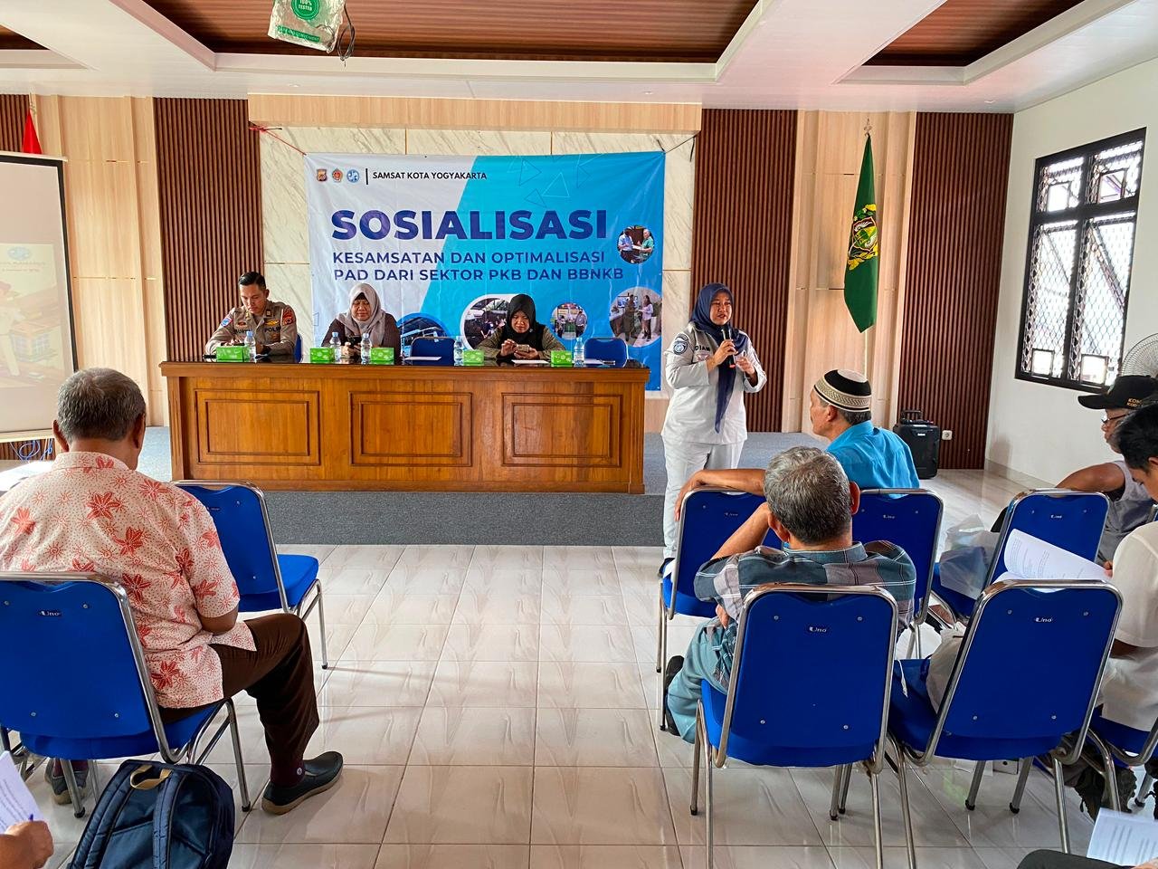 Sosialisasi Kesamsatan di Kricak, DPRD dan Tim Pembina Samsat Ajak Masyarakat Taat Pajak Kendaraan