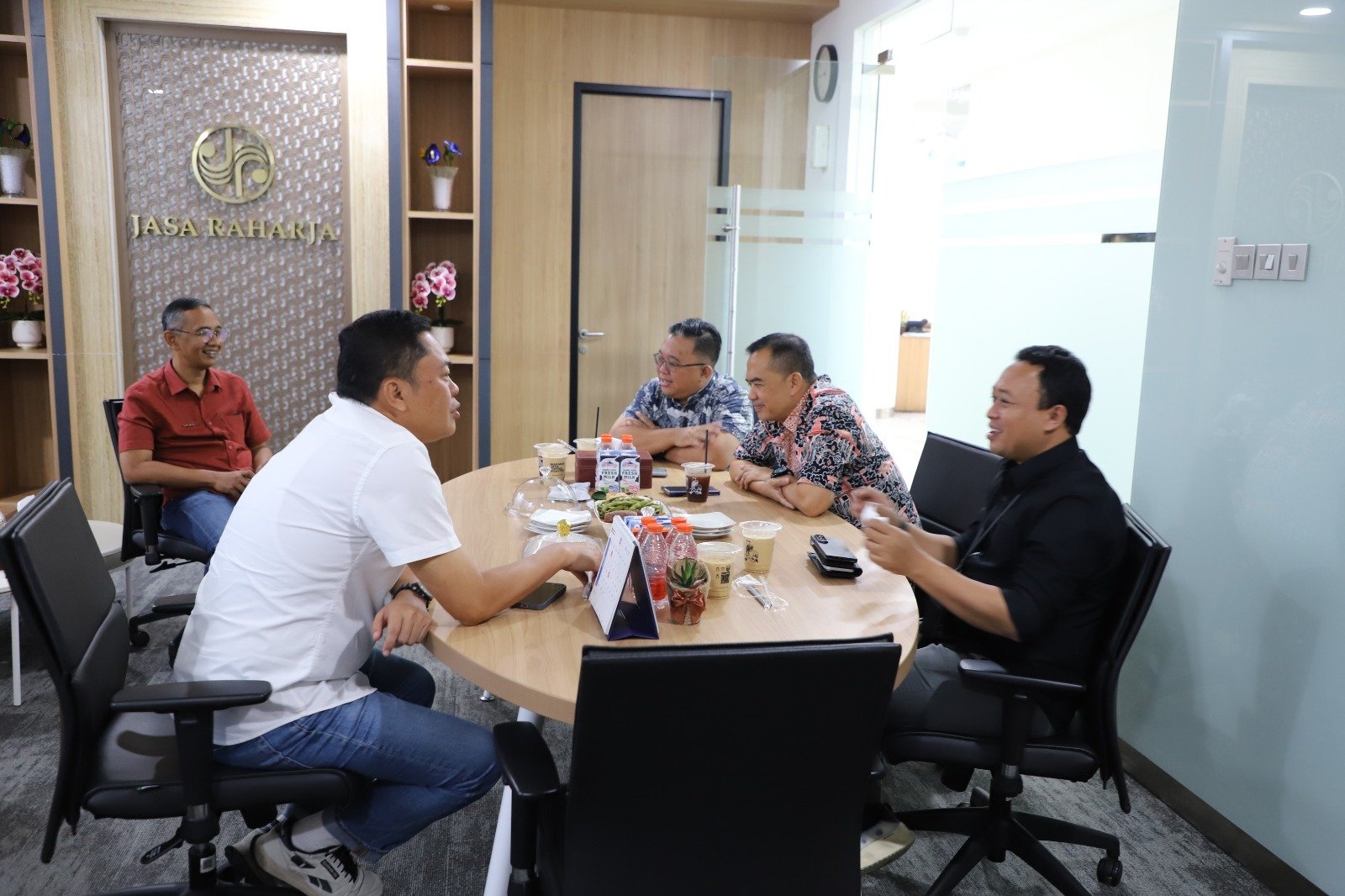 Jasa Raharja Kanwil Jawa Barat Terima Kunjungan Kepala Bapenda Jawa Barat Bahas Program Kerja Samsat serta Langkah Strategis Peningkatan Pelayanan Masyarakat 