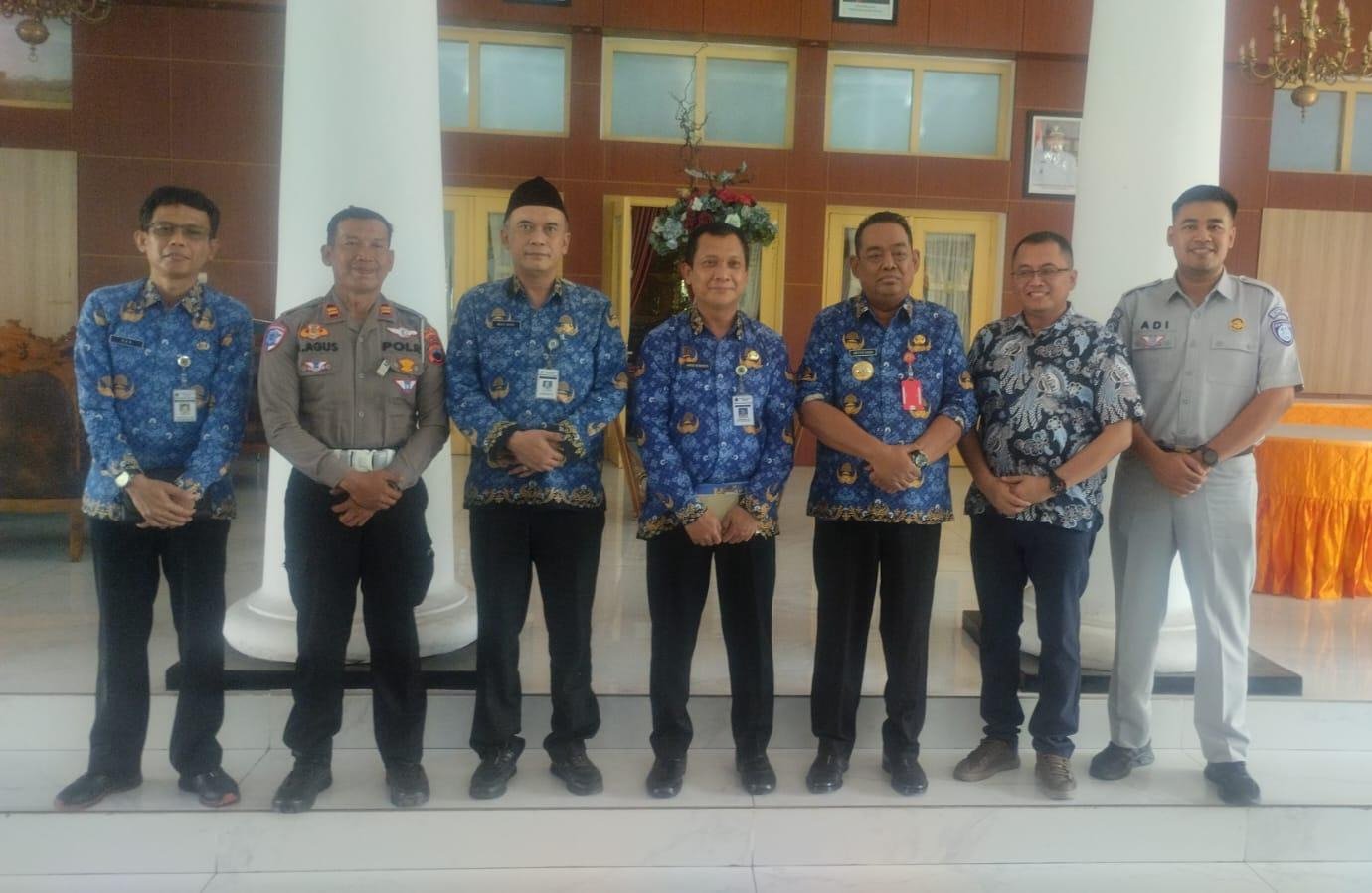Optimalkan PKB dan SWDKLLJ, Tim Pembina SAMSAT Purwodadi dan Bank Jateng Temui Bupati Grobogan