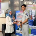 Samsat Pringsewu Berikan Souvenir kepada Wajib Pajak dalam Program Keringanan Pajak 2026