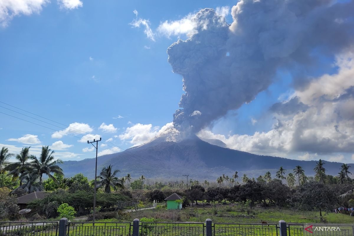 Gunung Lewotobi Laki-Laki Kembali Erupsi, Ancaman Lahar Hujan Jadi Perhatian