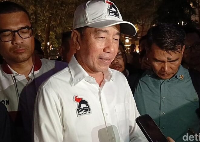 Jokowi Minta PSI Jadi Partai Besar 2029, Kaus yang Dipakai Jadi Sorotan