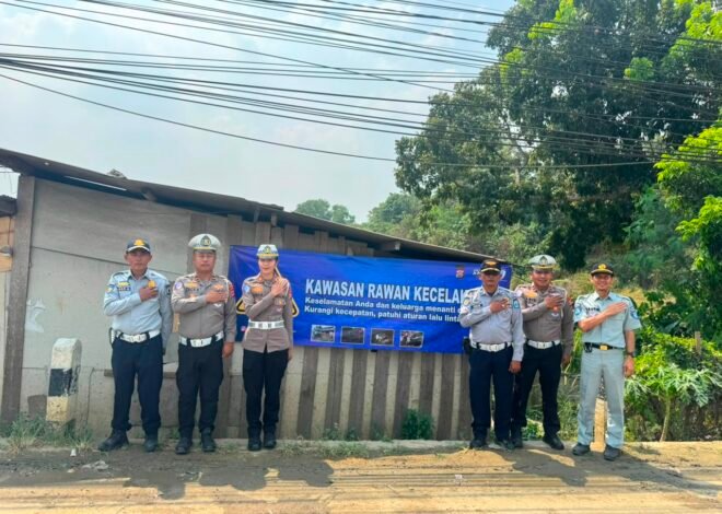 Tekan Angka Kecelakaan, Jasa Raharja Bersama Polres Lebak dan Dinas Perhubungan Pasang Spanduk Di Titik Rawan Kecelakaan