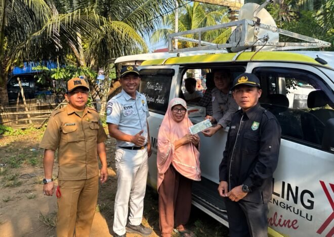 Manfaatkan Keramaian Pasar Lubuk Sahung, Samsat Seluma Gelar Sosialisasi Pemutihan Pajak dan Aplikasi JRKu