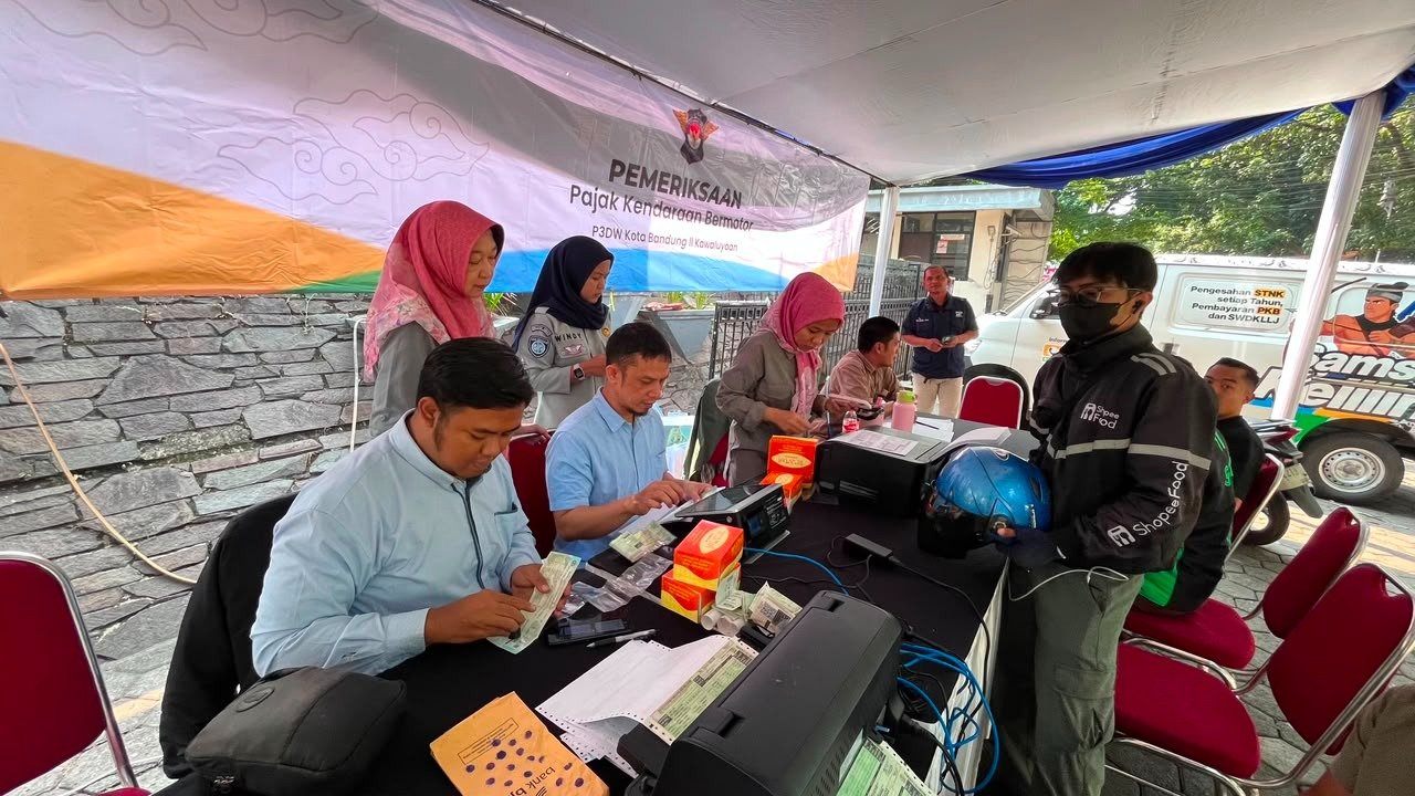 Kolaborasi Intensif Pemeriksaan PKB dan SWDKLLJ Jasa Raharja Bandung Bersama Tim Pembina Samsat Kawaluyaan