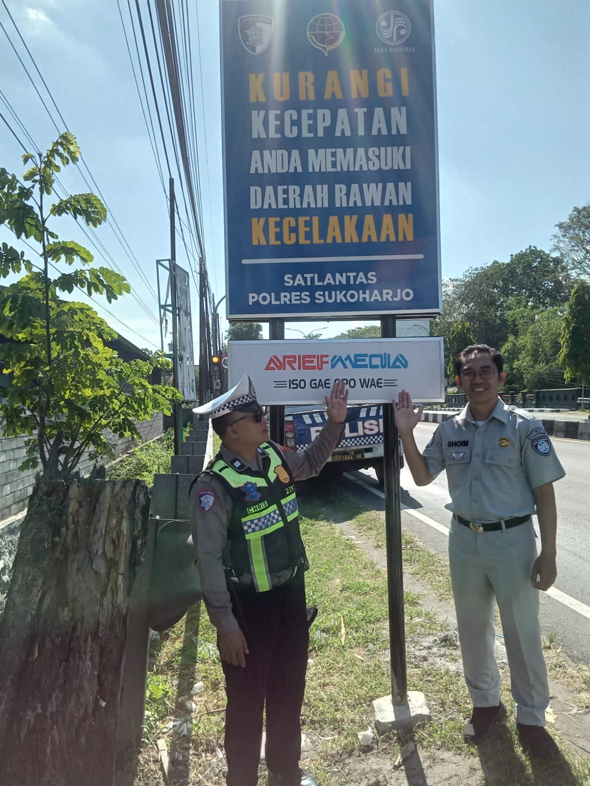 Kolaborasi Jasa Raharja dan Satlantas Sukoharjo Tingkatkan Kesadaran Berlalu Lintas melalui Papan Himbauan Keselamatan