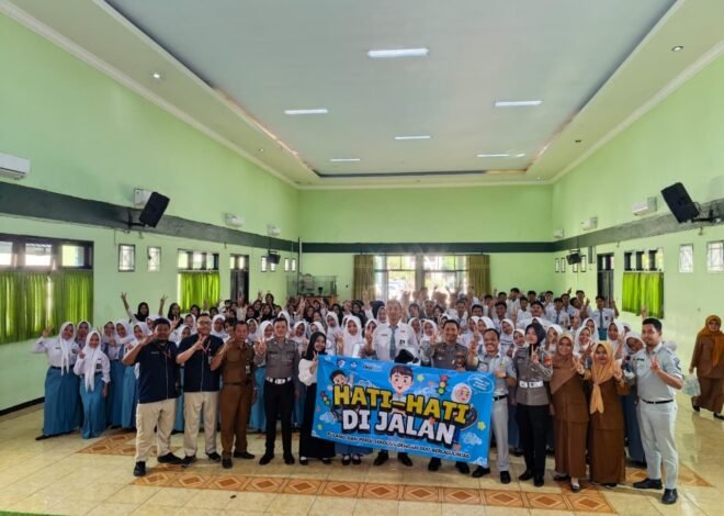 Jasa Raharja dan Satlantas Polres Ponorogo Ajak Pelajar SMA Negeri 2 Ponorogo Tertib Berlalu Lintas