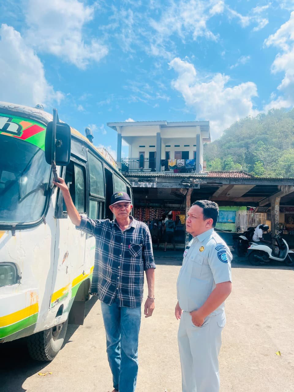 Jasa Raharja Cabang Bima Laksanakan Door to Door IWKBU di Terminal, Perkuat Kepatuhan Pemilik Kendaraan Umum