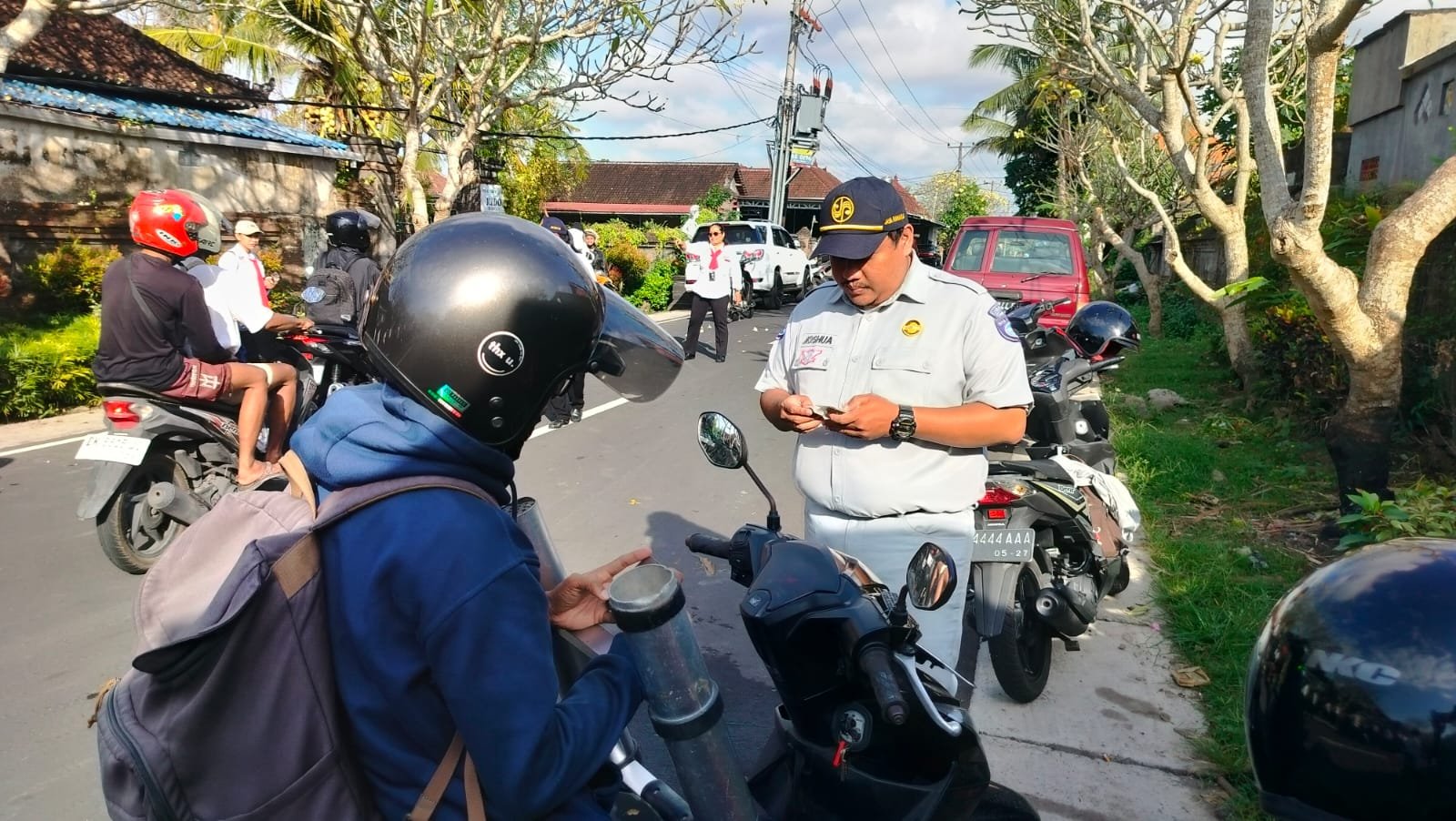 Tingkatkan Kepatuhan Administrasi Kendaraan, Tim Pembina Samsat Badung Gelar Operasi Gabungan di Abiansemal