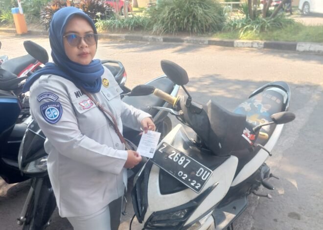 PJ Samsat Garut Laksanakan Penelusuran Kendaraan Menunggak Melalui Aplikasi Panah Pasopati di Area Publik