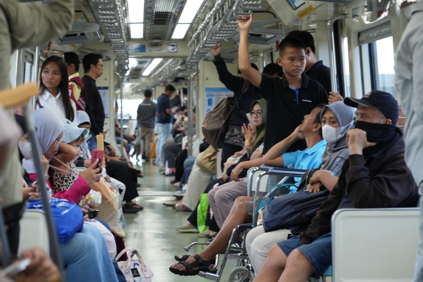 LRT Jabodebek Catat 16 Juta Pengguna, Dukuh Atas Jadi Stasiun Terpadat