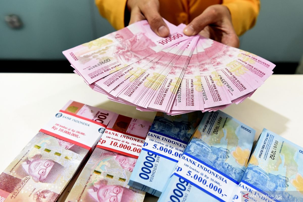 Nilai Tukar Rupiah Melemah 0,02 Persen, Sentuh Rp17.984 per Dolar AS