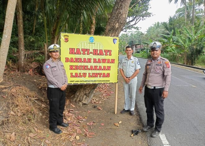 Tingkatkan Keselamatan Pengguna Jalan, PJ Jasa Raharja Samsat Pangandaran Bersama Unit Gakkum Polres Pangandaran Pasang Rambu Himbauan Kamseltibcar Lantas 