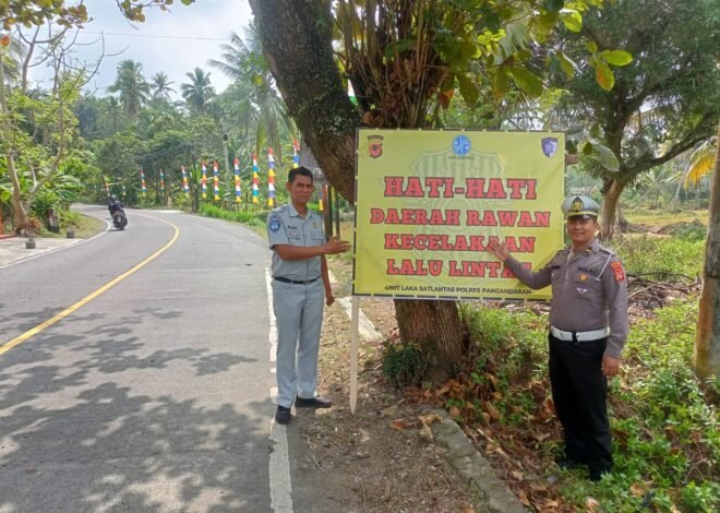 Jasa Raharja Cabang Tasikmalaya Bersama Unit Gakkum Polres Pangandaran Pasang Spanduk Himbauan Keselamatan di Titik Rawan Laka