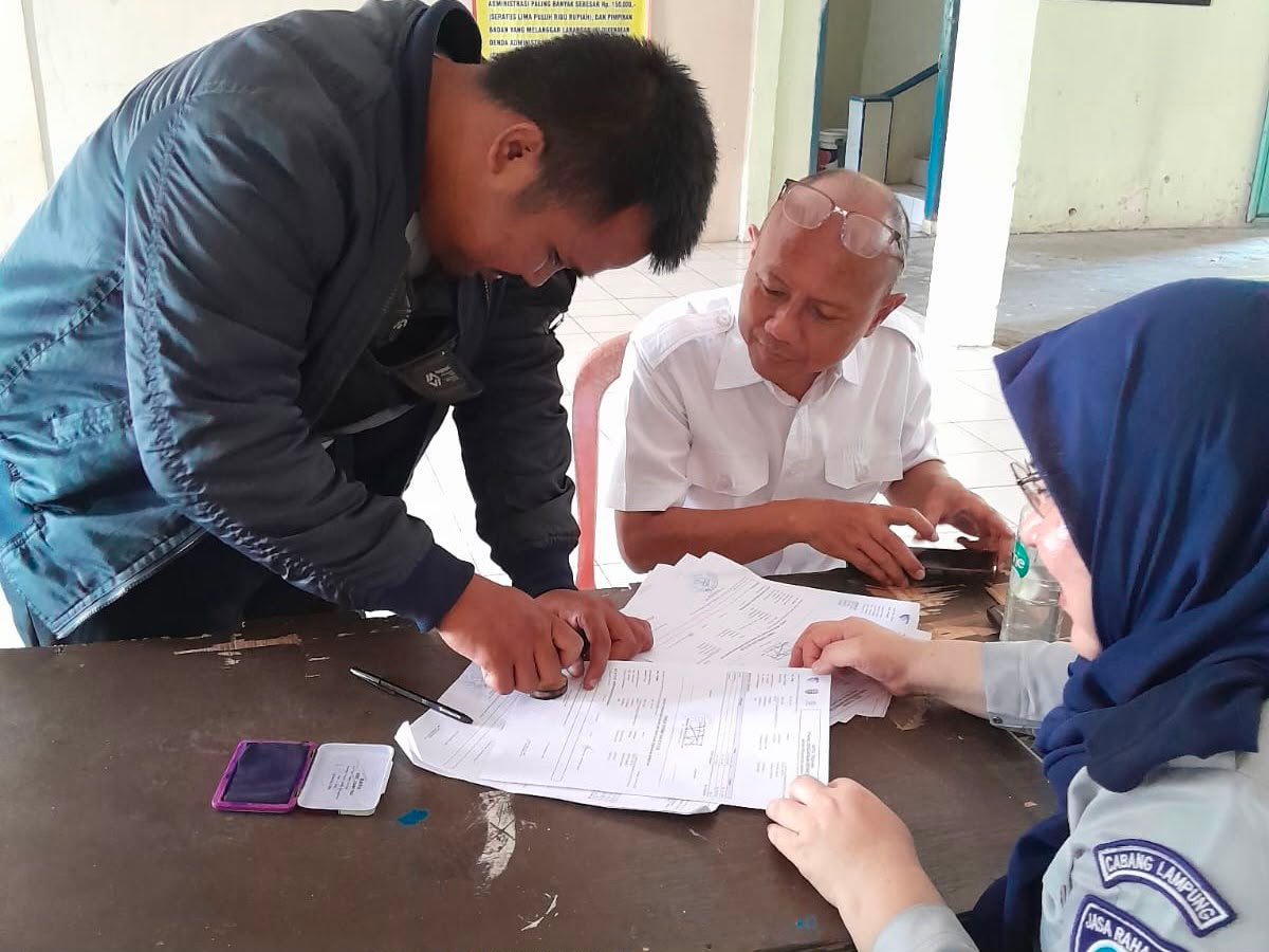 PJ Samsat Metro Laksanakan Door to Door Gaspoll, Sampaikan Nota Tagihan dan Sosialisasikan Program Keringanan PKB