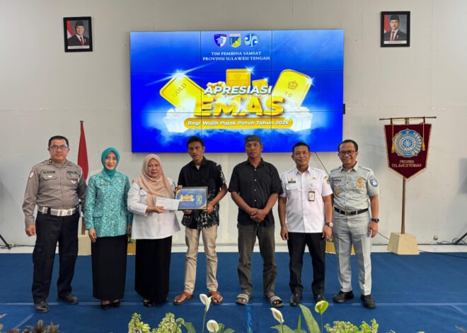Wakil Gubernur Sulawesi Tengah Serahkan Hadiah Apresiasi Emas Kepada Wajib Pajak : Kolaborasi Jasa Raharja Dengan Tim Pembina Samsat