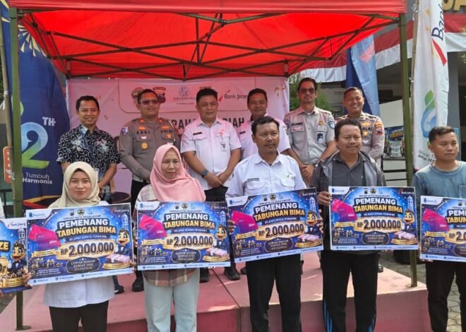 Tim Pembina Samsat Kota Pekalongan Serahkan Hadiah Gebyar Samsat Tahun 2026 kepada Wajib Pajak Berprestasi