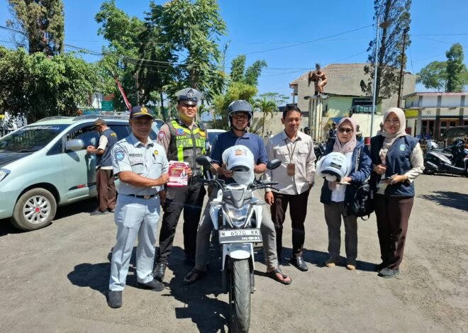 Jasa Raharja dan Bapenda Kabupaten Malang Gelar Operasi Gabungan Pemeriksaan Pajak Kendaraan di Pujon