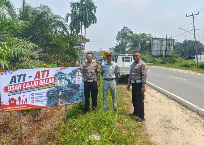 Jasa Raharja Singkawang Tindak Lanjuti Hasil FKLL, Pasang Spanduk Keselamatan di Kabupaten Sambas
