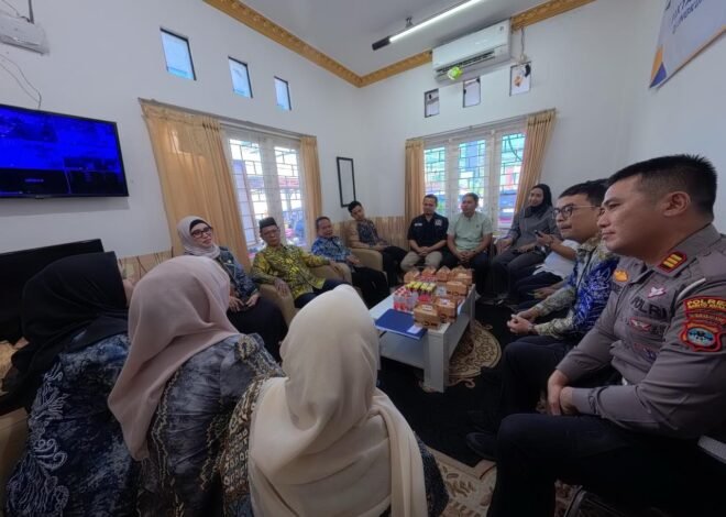 Tim Pembina Samsat Marabahan Sambut Kunjungan Komisi II DPRD Kalsel di Samsat Pembantu Handil Bakti