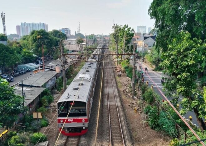 Perjalanan KRL Bogor-Jakarta Kota Terhambat, Ada Insiden di Tebet