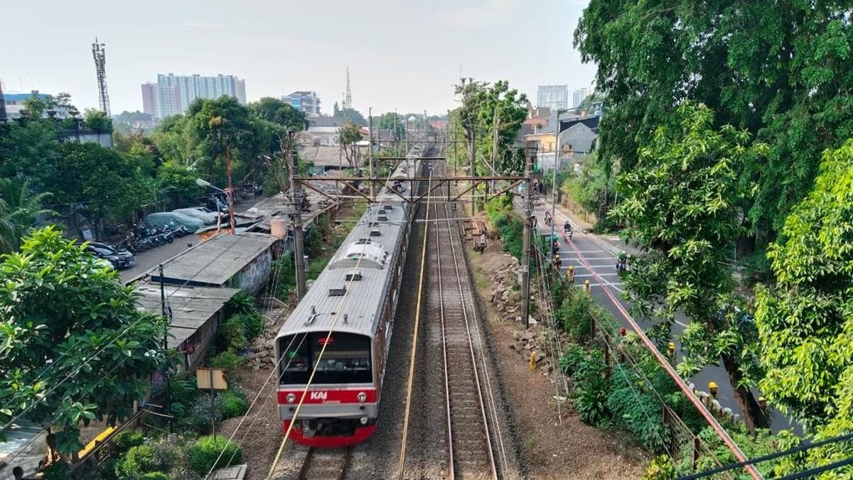 Perjalanan KRL Bogor-Jakarta Kota Terhambat, Ada Insiden di Tebet
