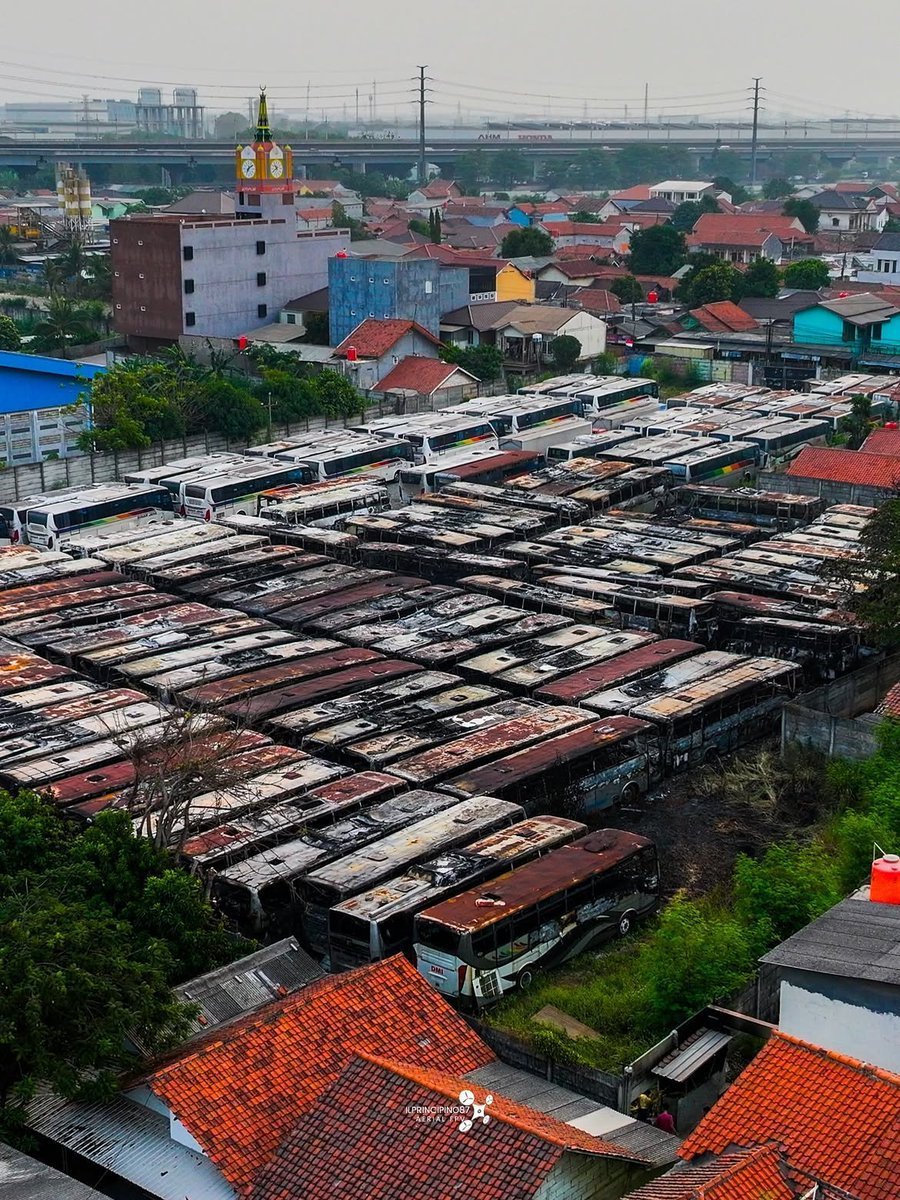 Pangkalan Bus di Cikarang Terbakar, 50 Bus Hangus dan Penyebab Diselidiki