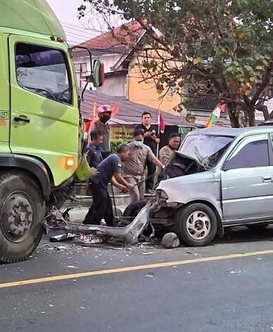Adu Banteng Truk dan Mobil Pribadi di Bogem, Polisi Lakukan Penyelidikan