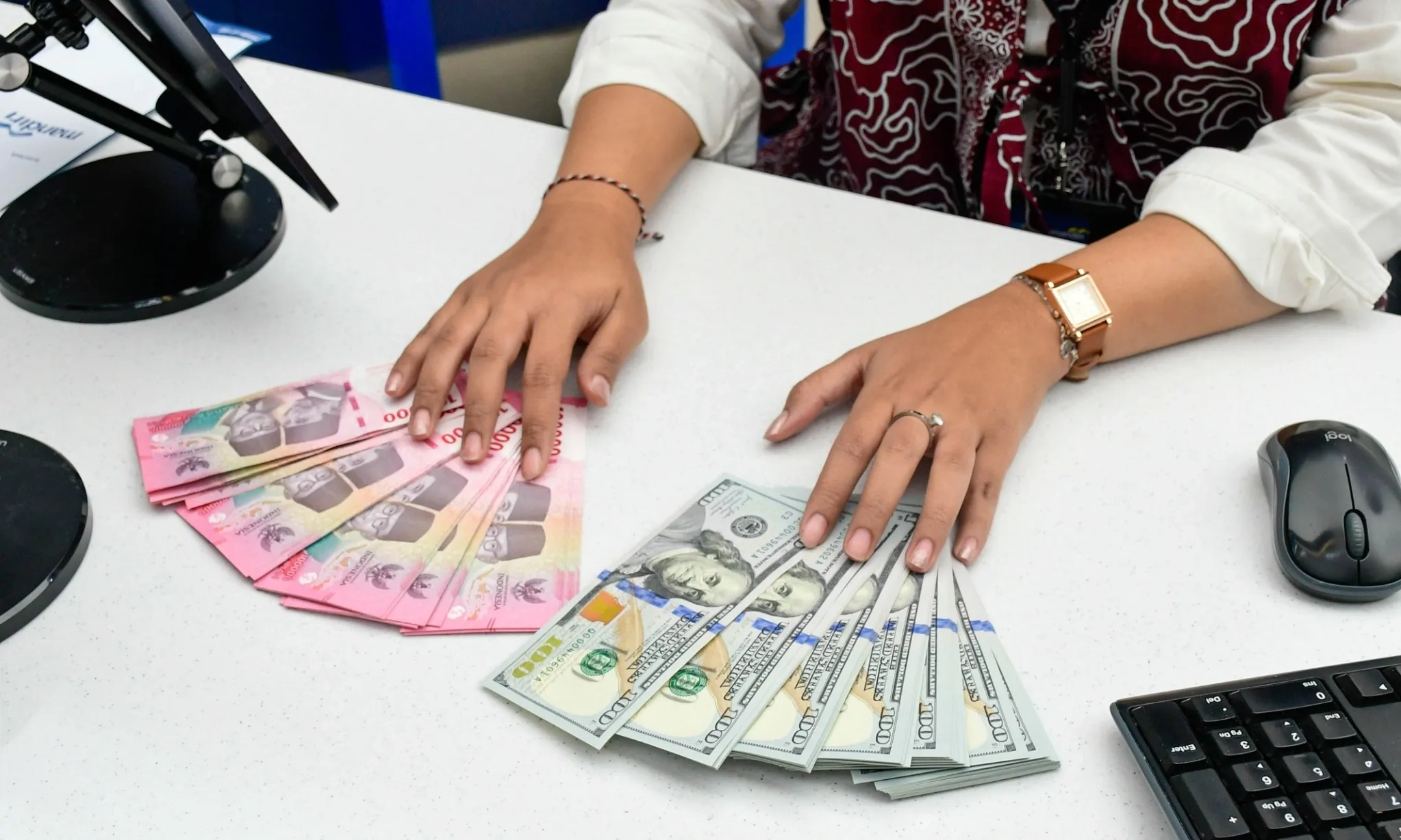Rupiah Rebound pada Rabu Pagi, Dolar AS Turun ke Rp17.972