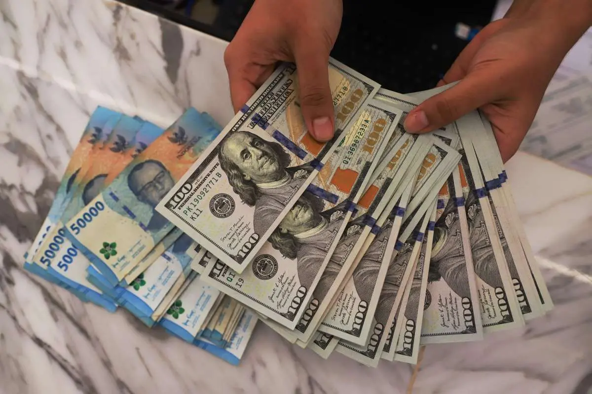 Analis Prediksi Rupiah Menguat Terbatas di Tengah Sentimen Iran dan Data Ekonomi RI