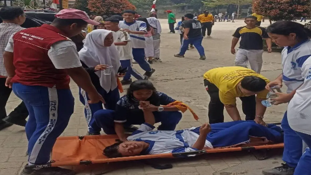 Suasana Panik di SMA Negeri 1 Berastagi, Ratusan Siswa Dilarikan ke Rumah Sakit Usai Makan MBG