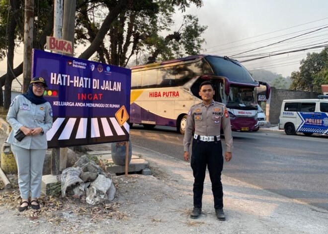 Sinergi Jasa Raharja dan Satlantas Polres Cimahi, Sampaikan Pesan Keselamatan di Sejumlah Titik Rawan
