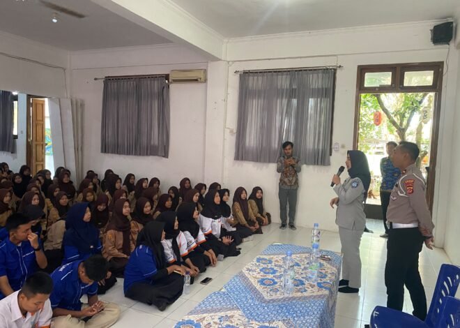Jasa Raharja Sukabumi dan Satlantas Polres Sukabumi Edukasi Keselamatan Berlalu Lintas kepada Pelajar SMK Doa Bangsa