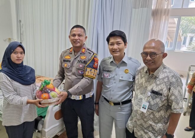 Memperkuat Budaya Customer Centric, PT Jasa Raharja (Persero) Cirebon Peringati Hari Pelanggan Nasional dengan Kunjungan Kepada Korban Kecelakaan Lalu Lintas di RS Mitra Plumbon Kab Cirebon
