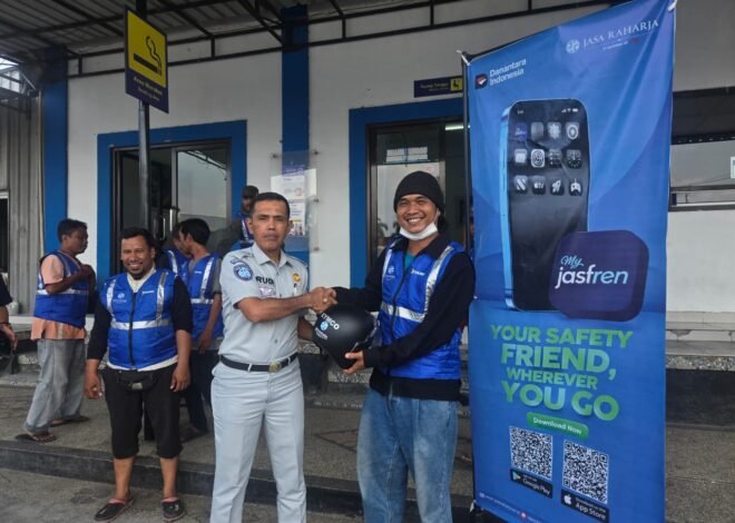 Jasa Raharja NTB Dorong Keselamatan Ojek Pengkolan melalui Penyerahan Helm dan Rompi